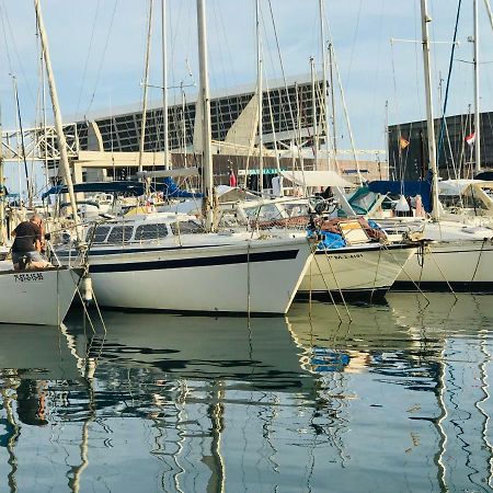 Sleep & Boats Barcelona City 산트 아드리아 데 베소스 외부 사진