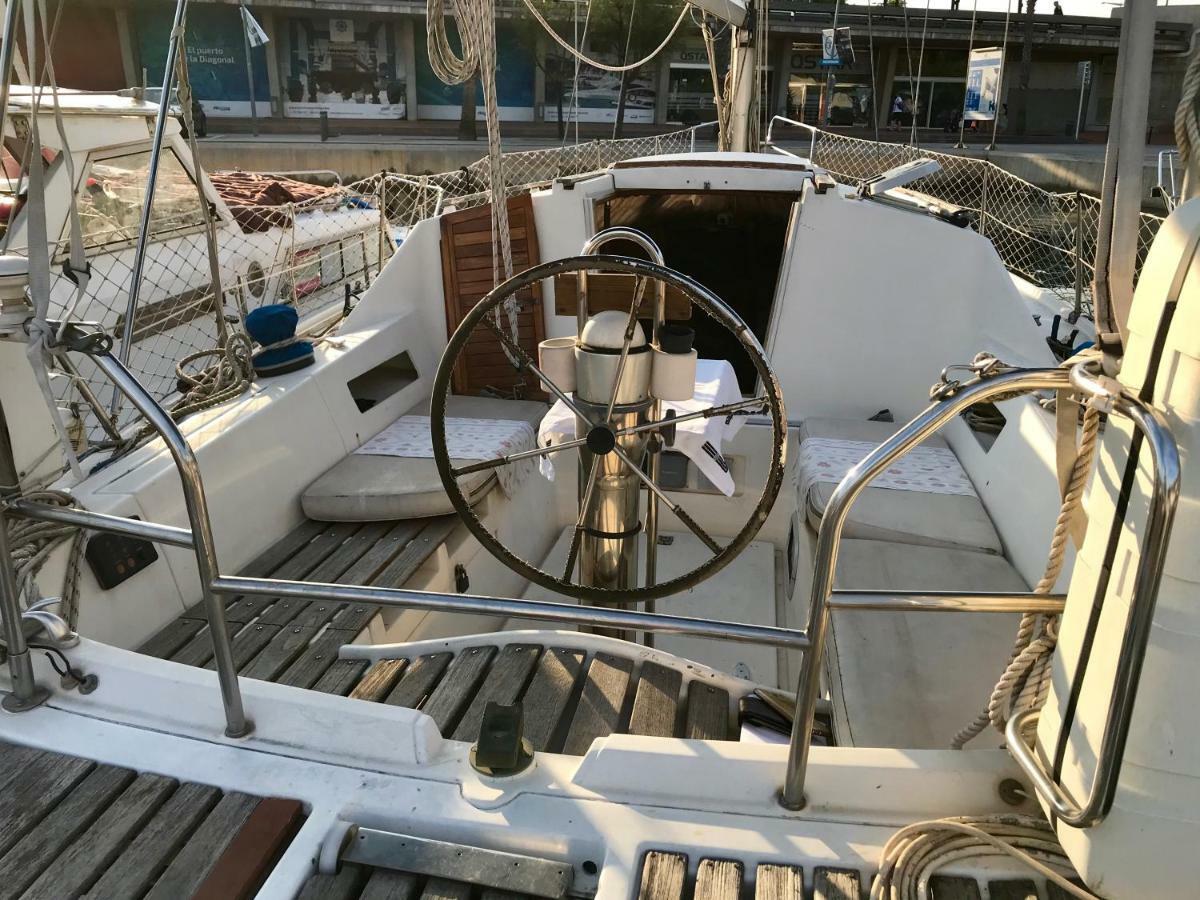 Sleep & Boats Barcelona City 산트 아드리아 데 베소스 외부 사진