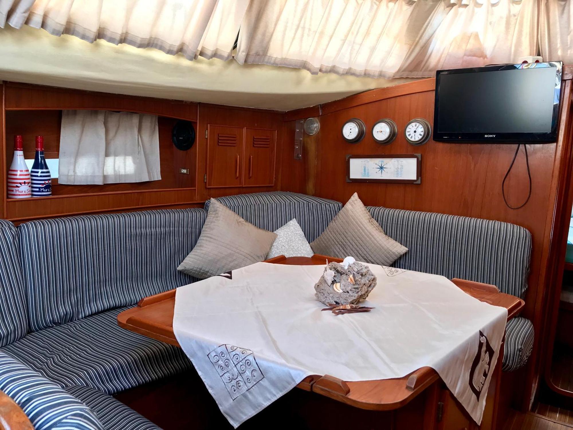 Sleep & Boats Barcelona City 산트 아드리아 데 베소스 외부 사진