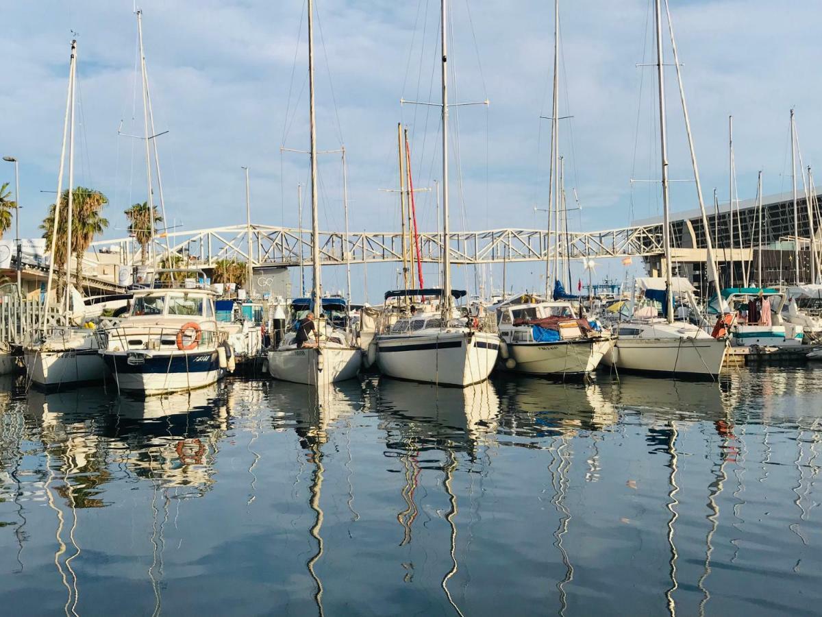 Sleep & Boats Barcelona City 산트 아드리아 데 베소스 외부 사진