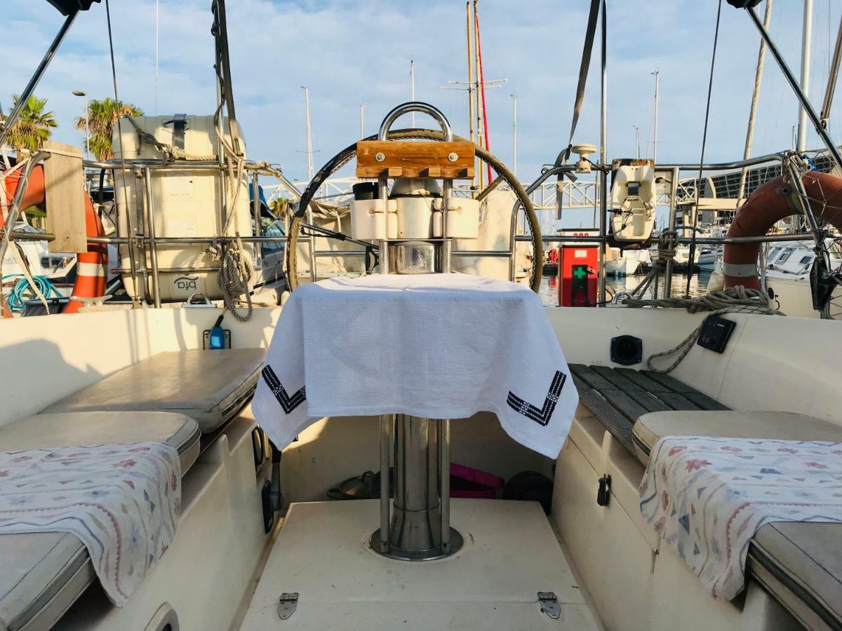 Sleep & Boats Barcelona City 산트 아드리아 데 베소스 외부 사진
