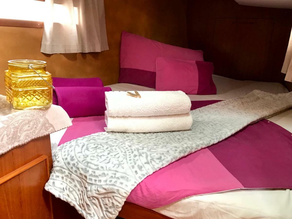 Sleep & Boats Barcelona City 산트 아드리아 데 베소스 외부 사진