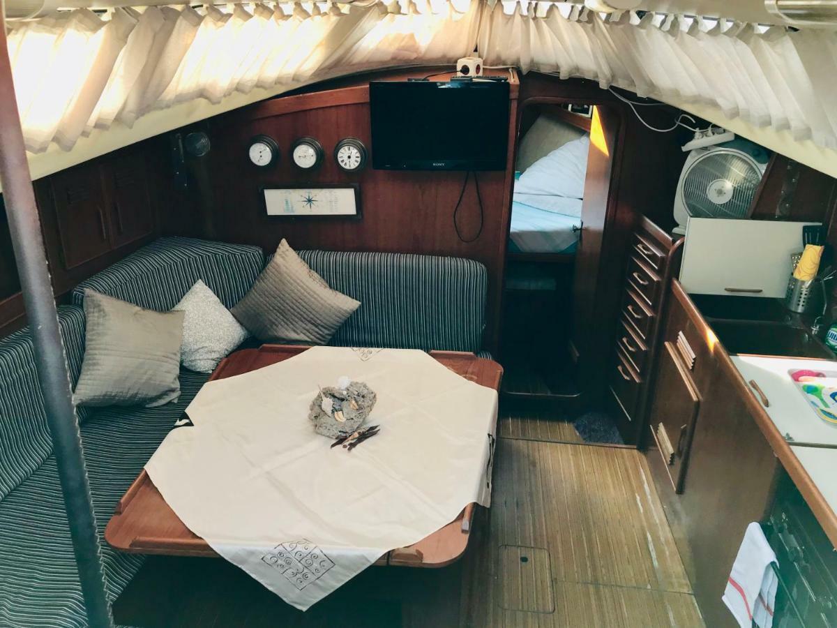 Sleep & Boats Barcelona City 산트 아드리아 데 베소스 외부 사진