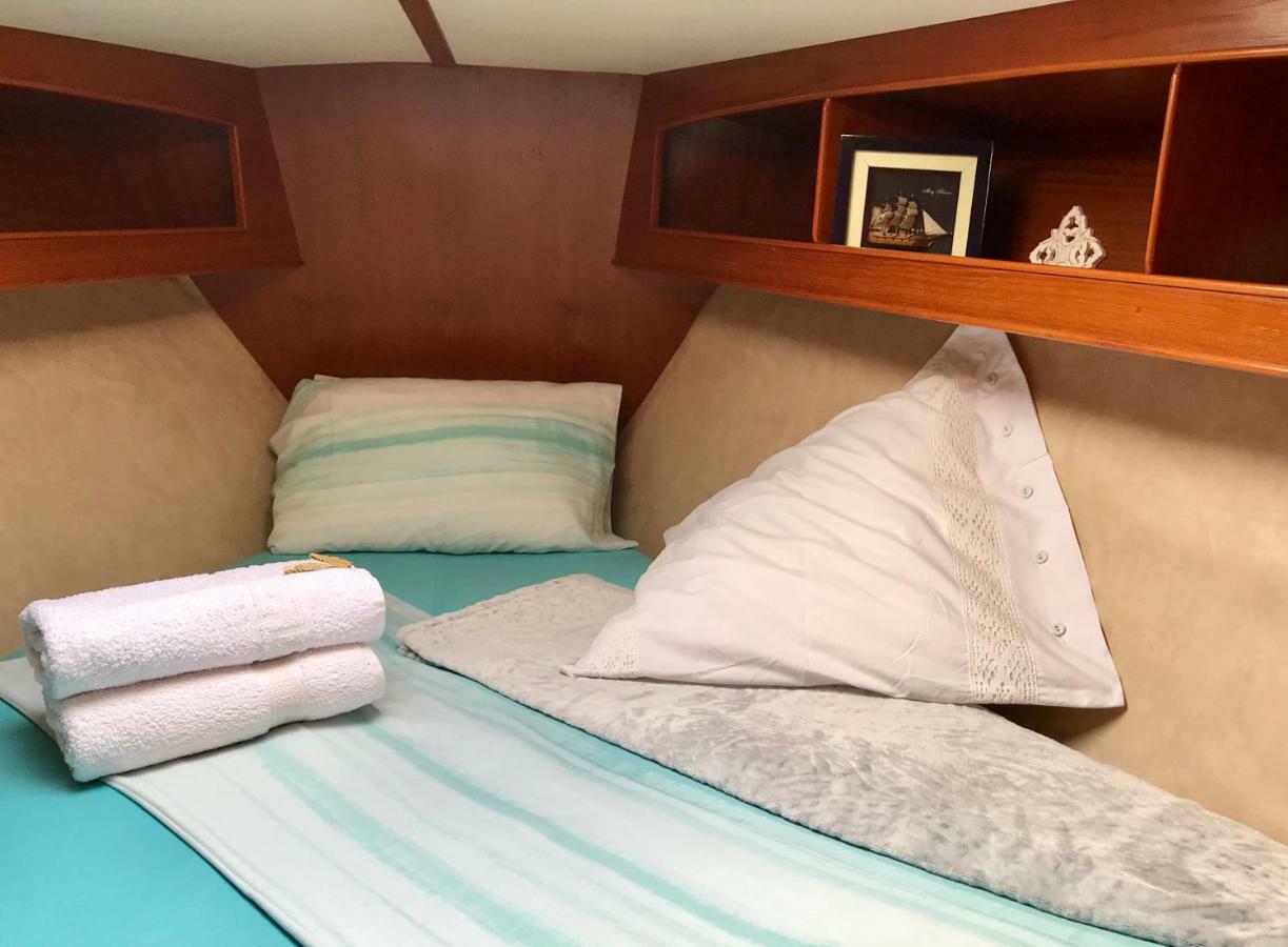 Sleep & Boats Barcelona City 산트 아드리아 데 베소스 외부 사진