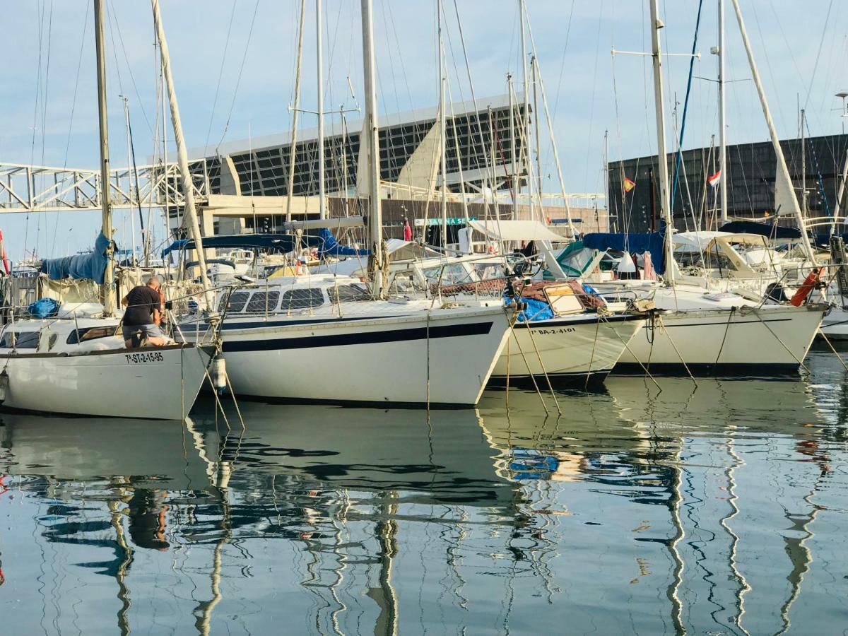 Sleep & Boats Barcelona City 산트 아드리아 데 베소스 외부 사진