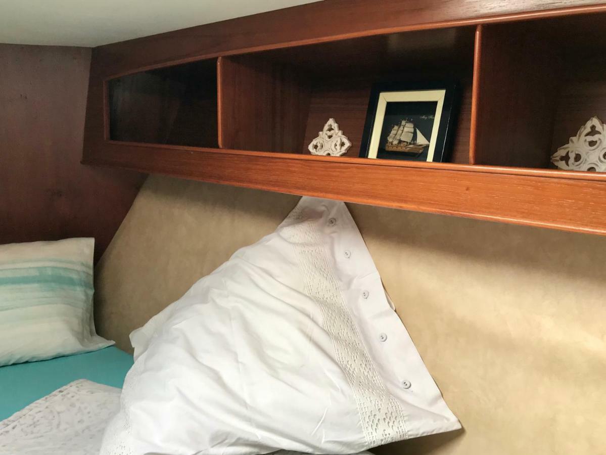 Sleep & Boats Barcelona City 산트 아드리아 데 베소스 외부 사진