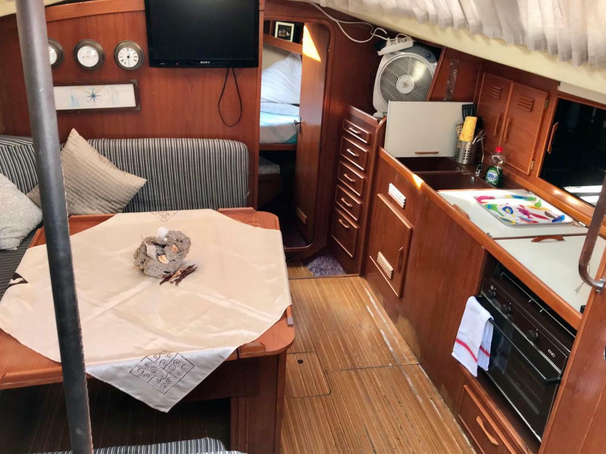 Sleep & Boats Barcelona City 산트 아드리아 데 베소스 외부 사진