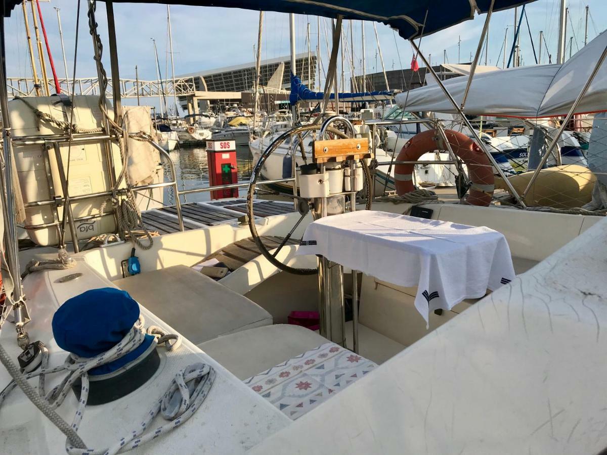 Sleep & Boats Barcelona City 산트 아드리아 데 베소스 외부 사진
