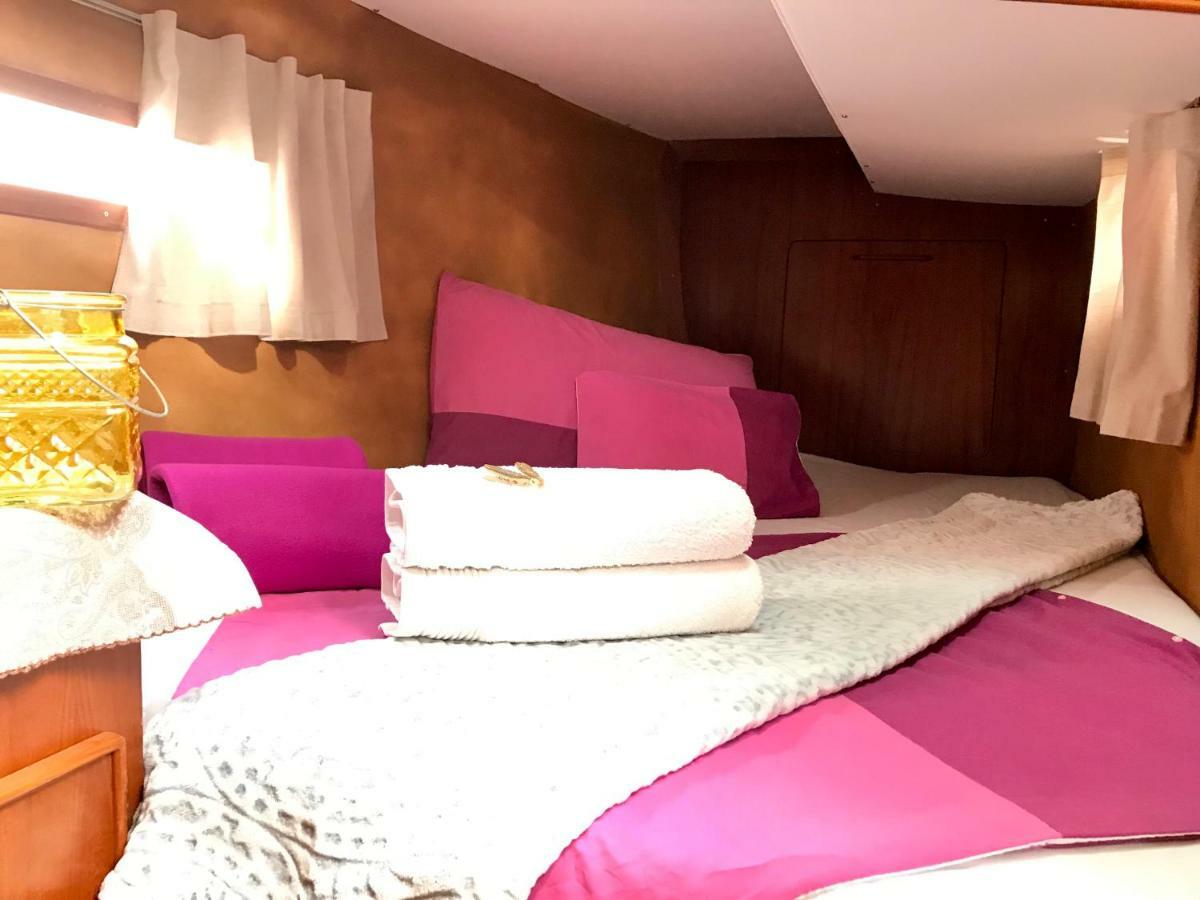 Sleep & Boats Barcelona City 산트 아드리아 데 베소스 외부 사진