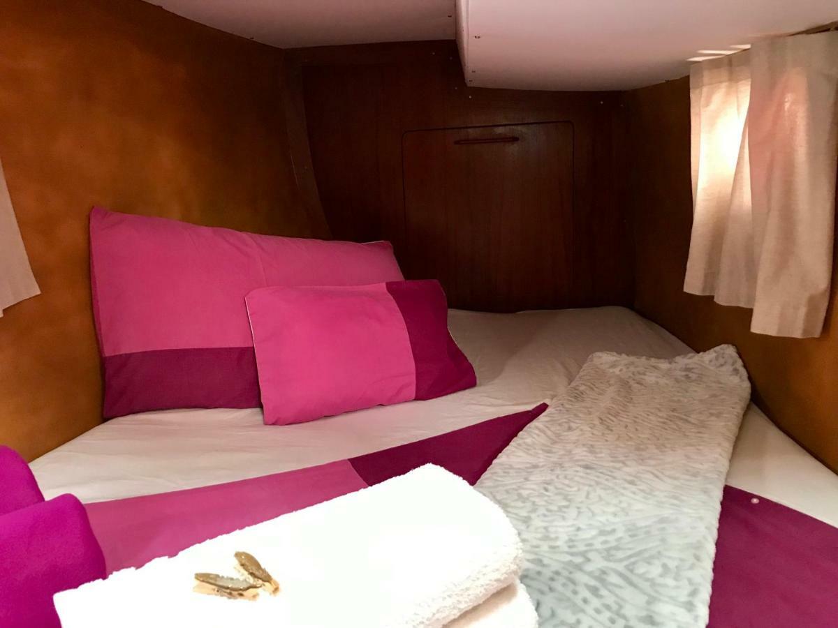 Sleep & Boats Barcelona City 산트 아드리아 데 베소스 외부 사진
