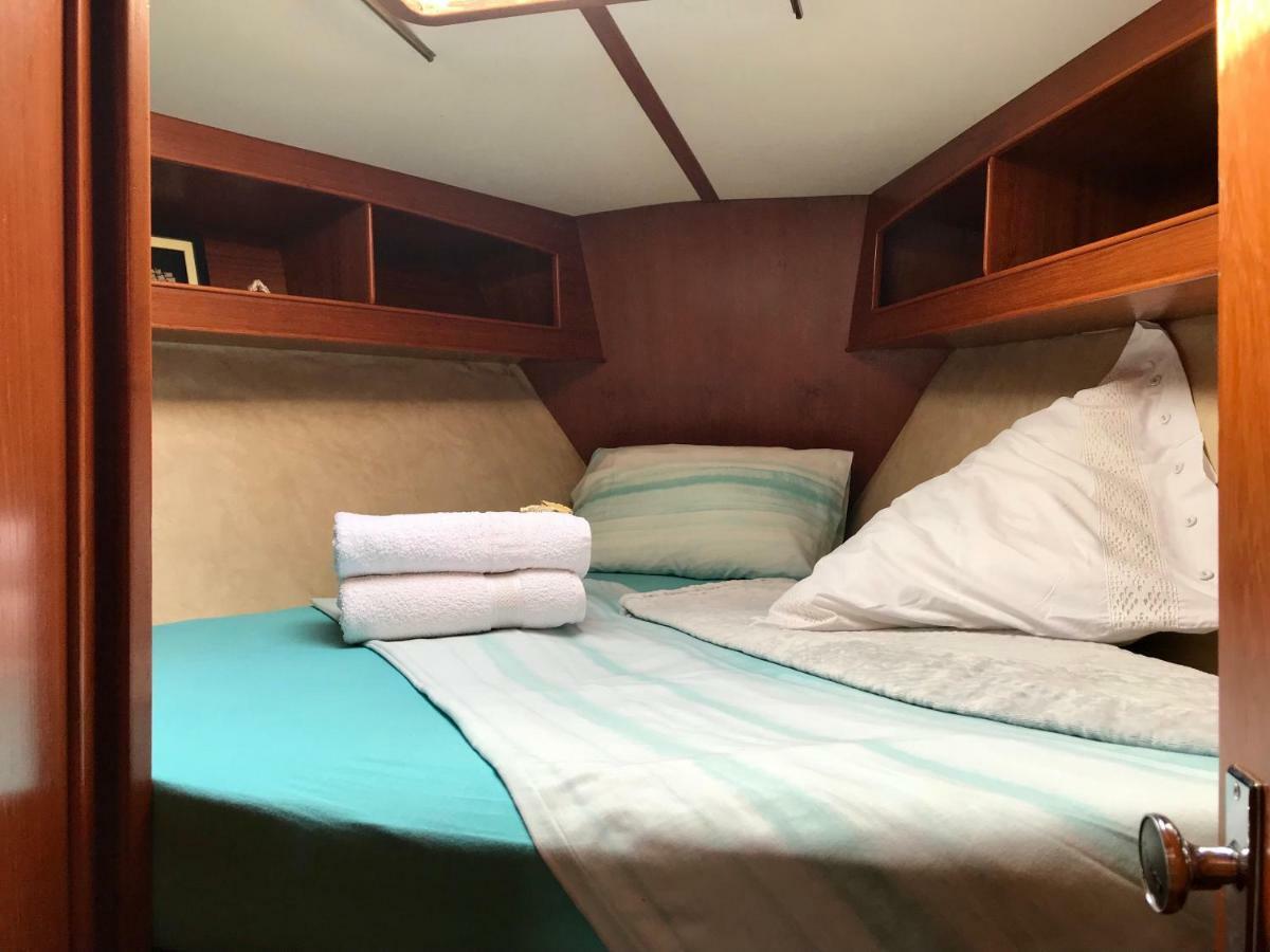 Sleep & Boats Barcelona City 산트 아드리아 데 베소스 외부 사진
